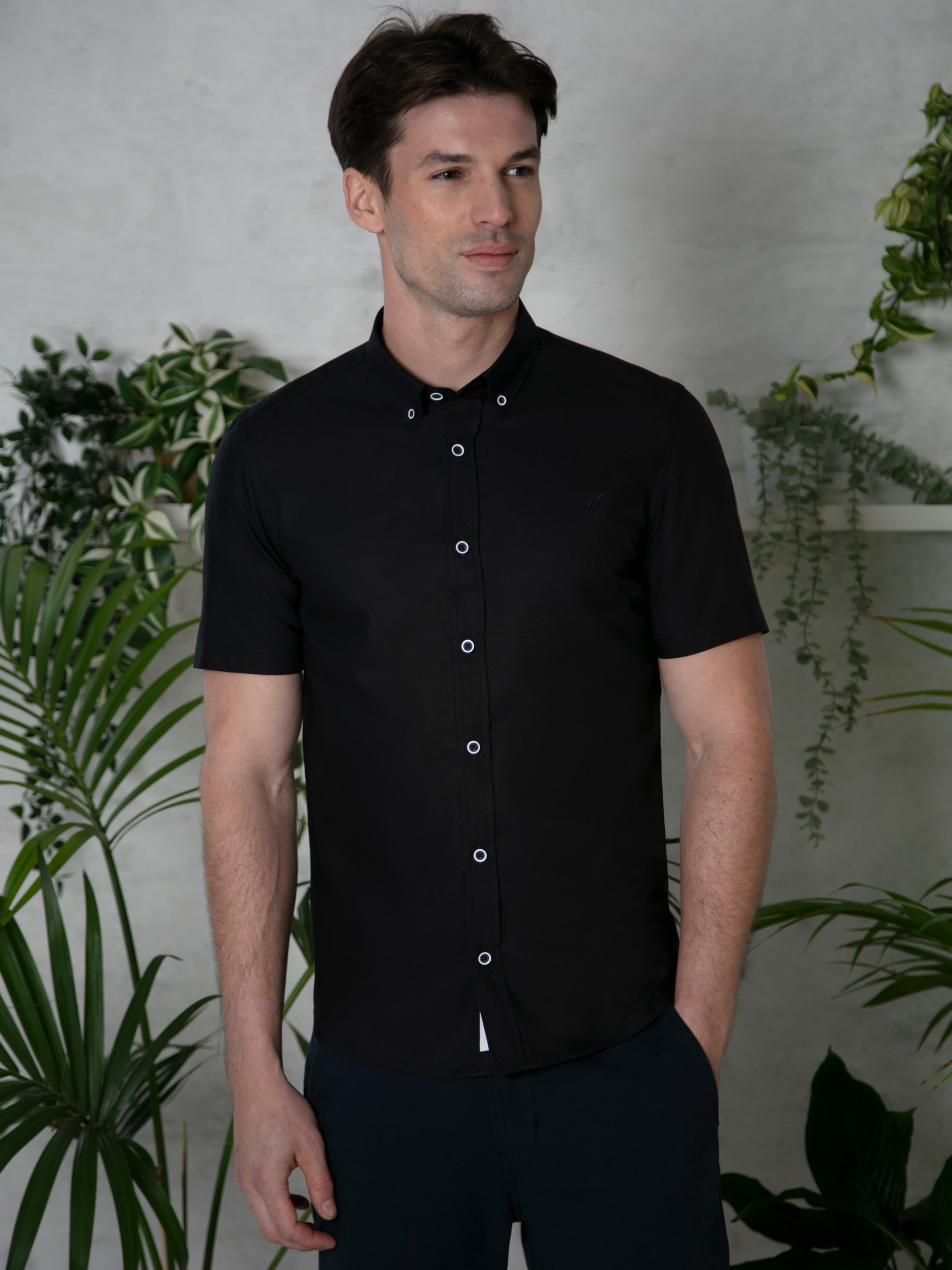Regular Fit Summit Black Oxford Short Sleeve Shirt