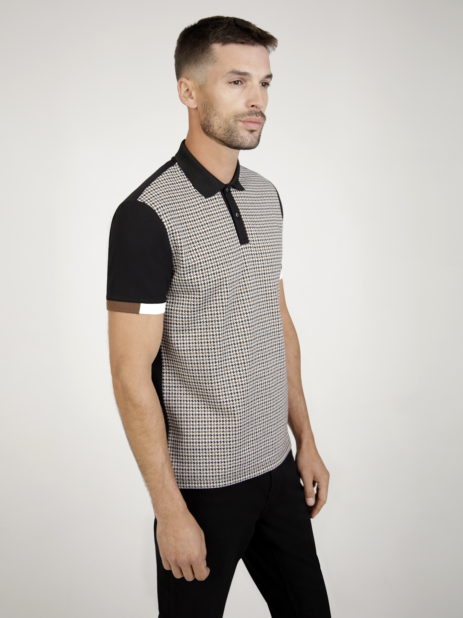 A jacquard hounds tooth polo, designed for men and a perfect autumn polo.