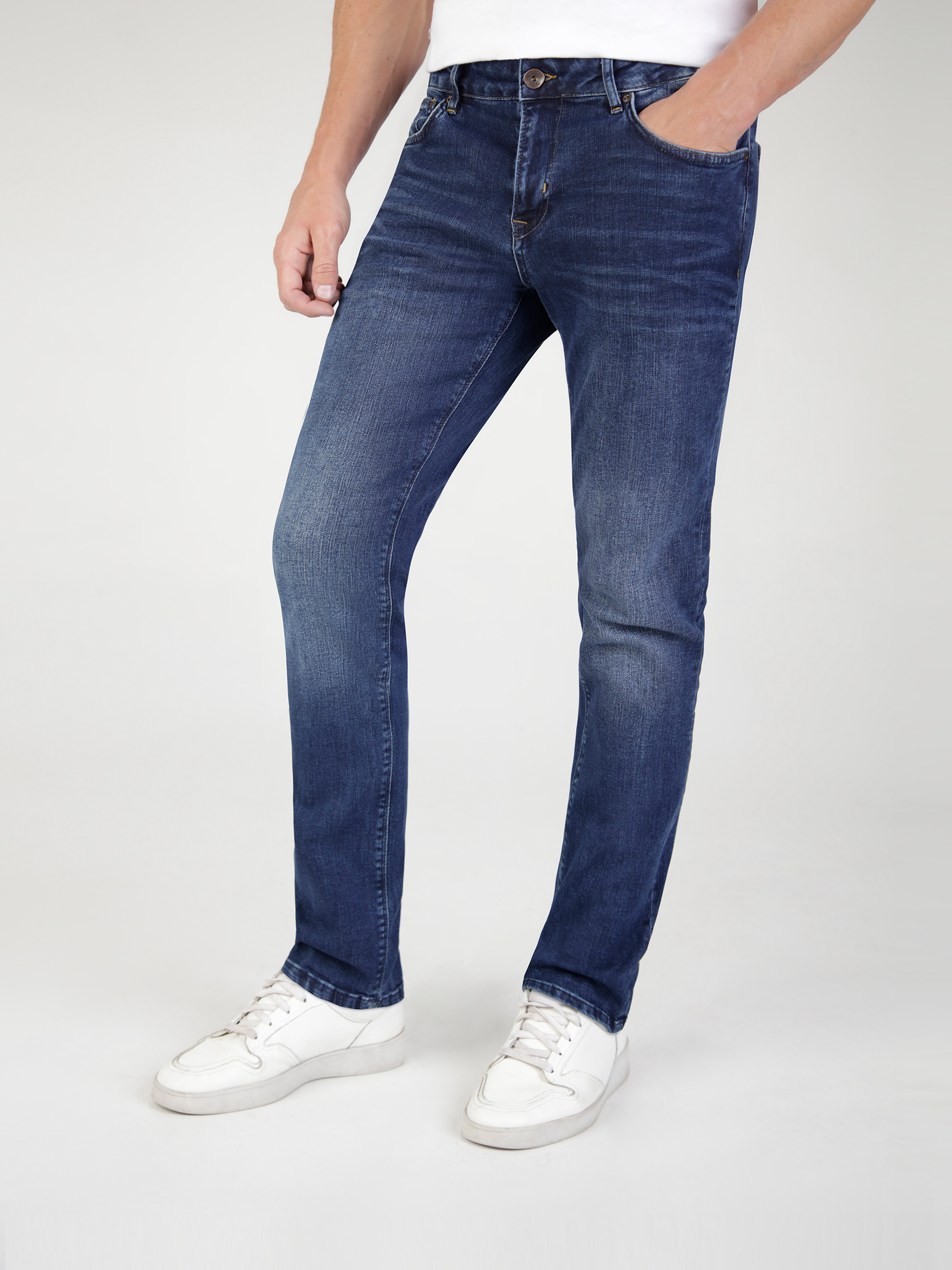 Tapered Fit Hyper FLEX Laundered Jeans