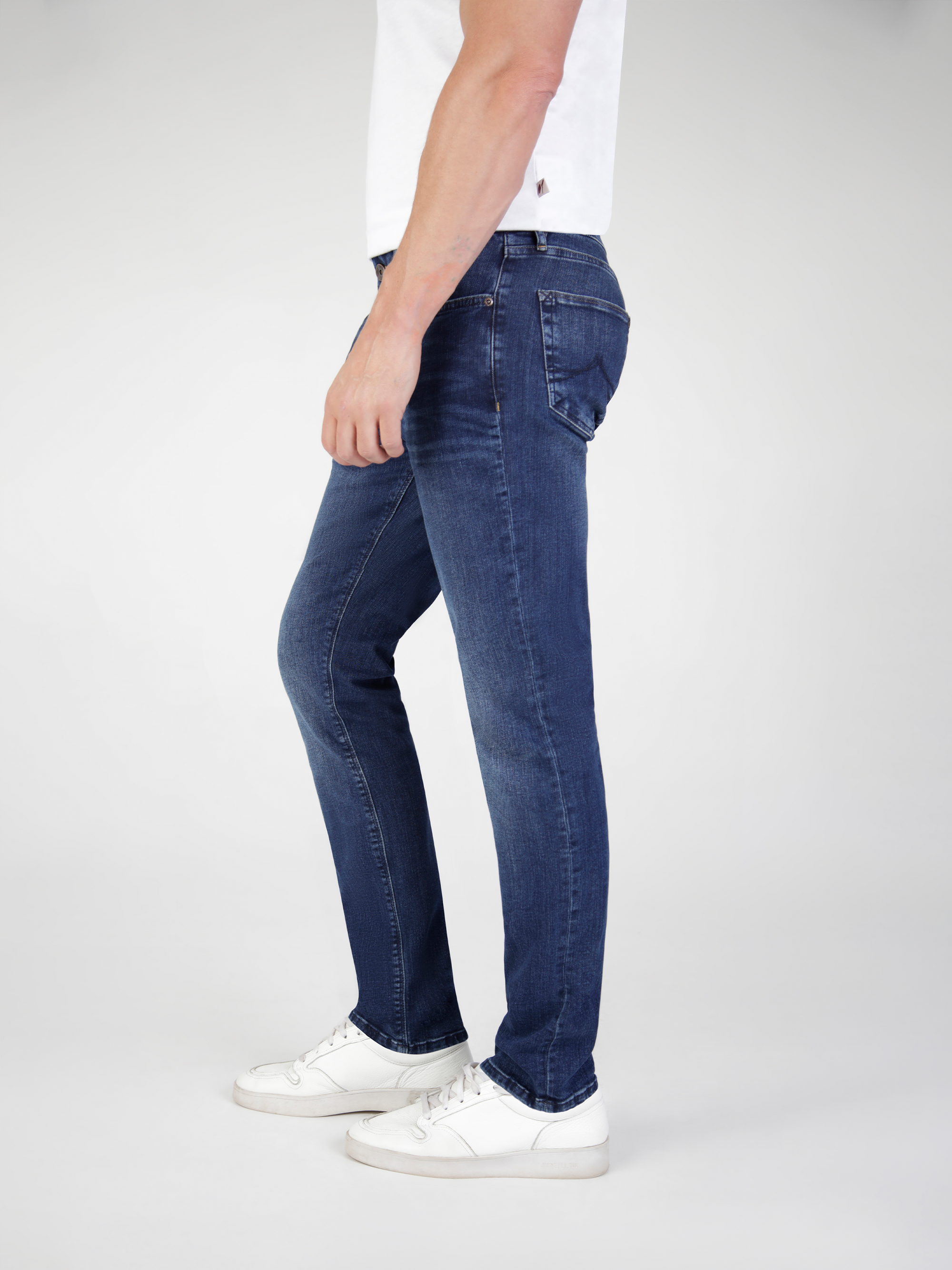 Tapered Fit Hyper FLEX Laundered Jeans