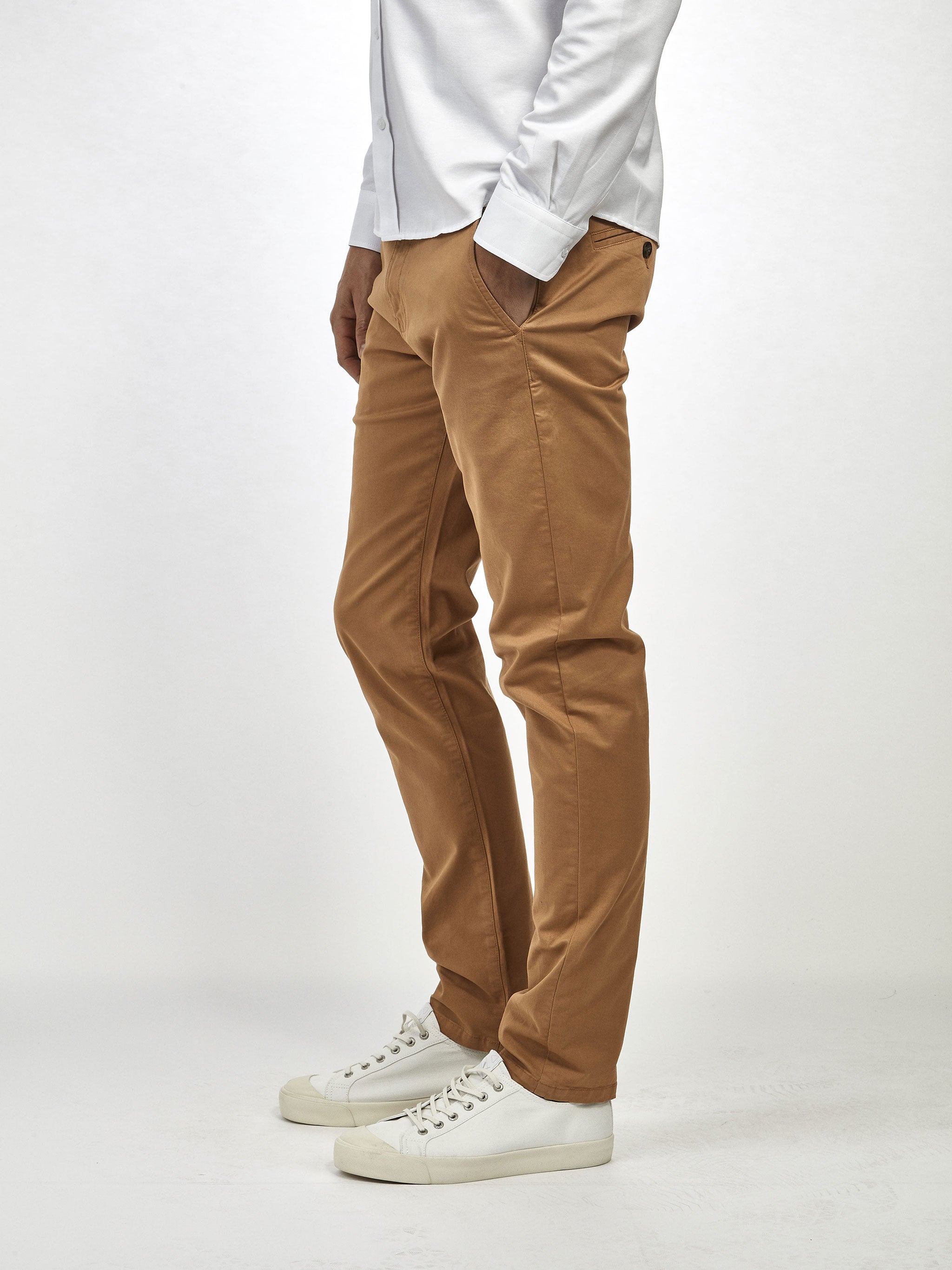 Tapered stretch cotton mens chino trouser in tobacco